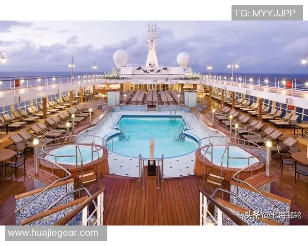 足球明星的假日生活探秘:阳光沙滩与豪华游艇的奢华之旅